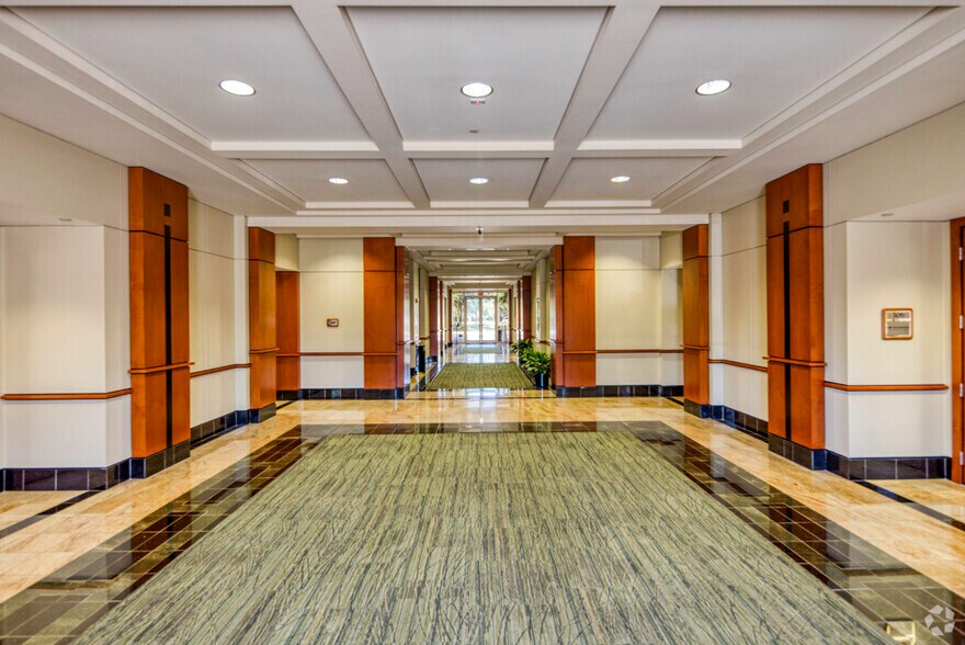 More Photos Of 301 N Cattlemen Rd, Sarasota Office For Lease