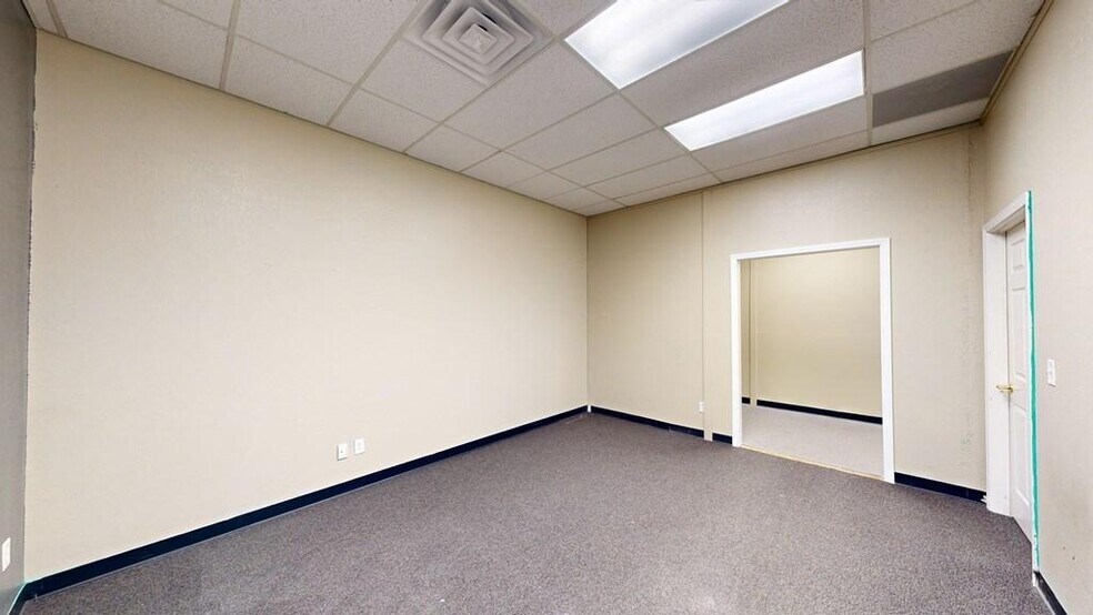 More Photos Of 1653-1655 W 4th St, Mansfield General Retail For Sale