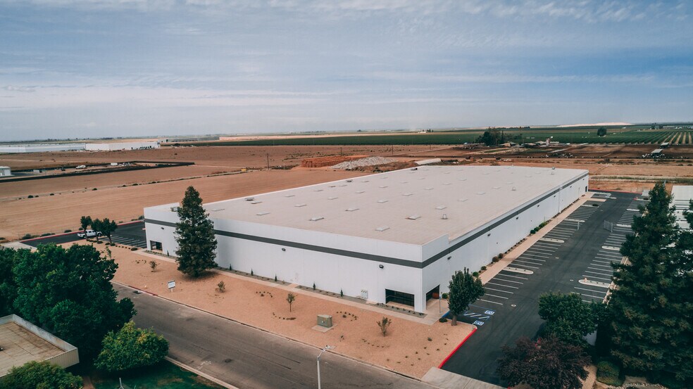 More Photos Of 7530 W Sunnyview Ave, Visalia Distribution For Lease