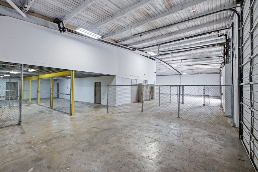 More Photos Of 2110 Mannix Dr, San Antonio Light Distribution For Sale