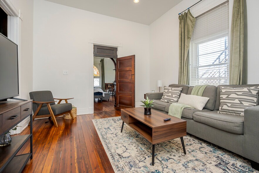 More Photos Of 199 E Loudon Ave, Lexington Office Residential For Sale