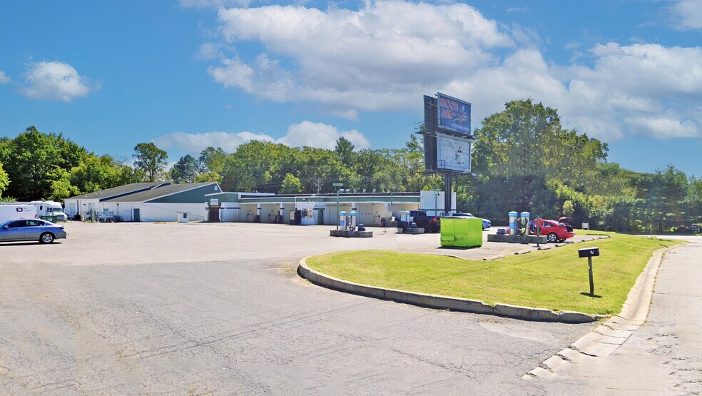 More Photos Of 106 Albe Dr, Newark Showroom For Sale