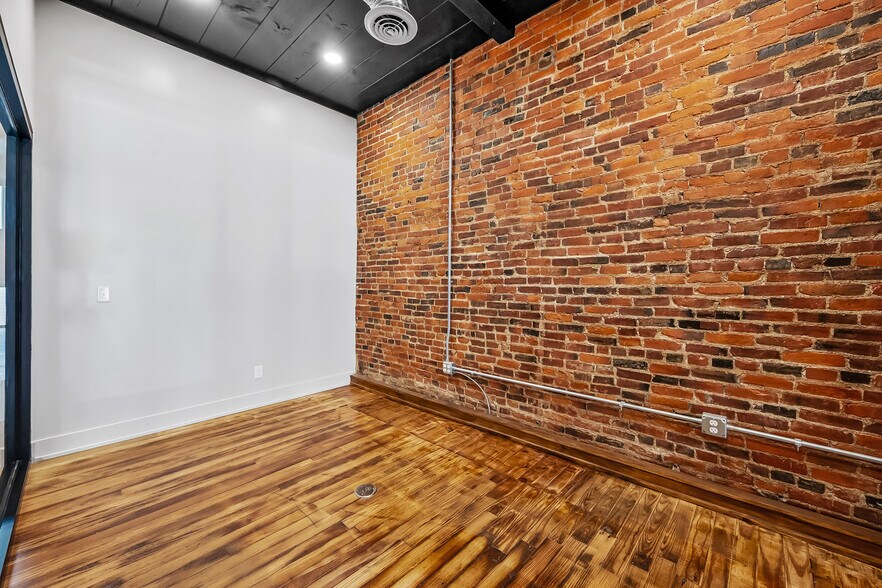 More Photos Of 33 N Sandusky St, Delaware Storefront Retail Office For Lease