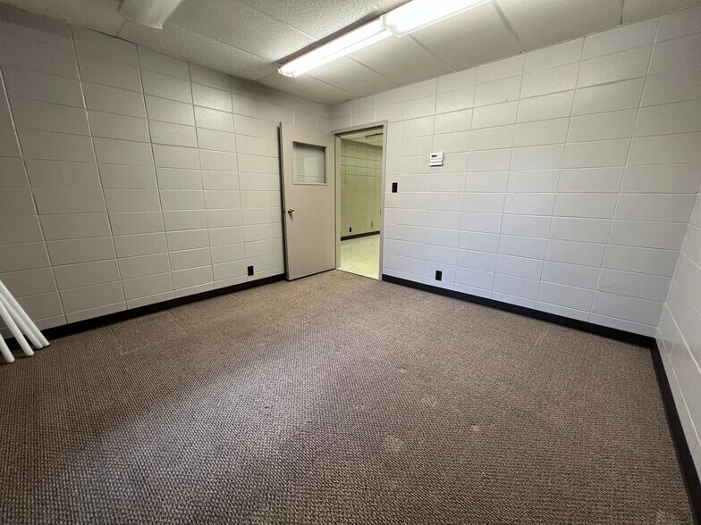 More Photos Of N90W14635 Commerce Dr, Menomonee Falls Manufacturing For Sale