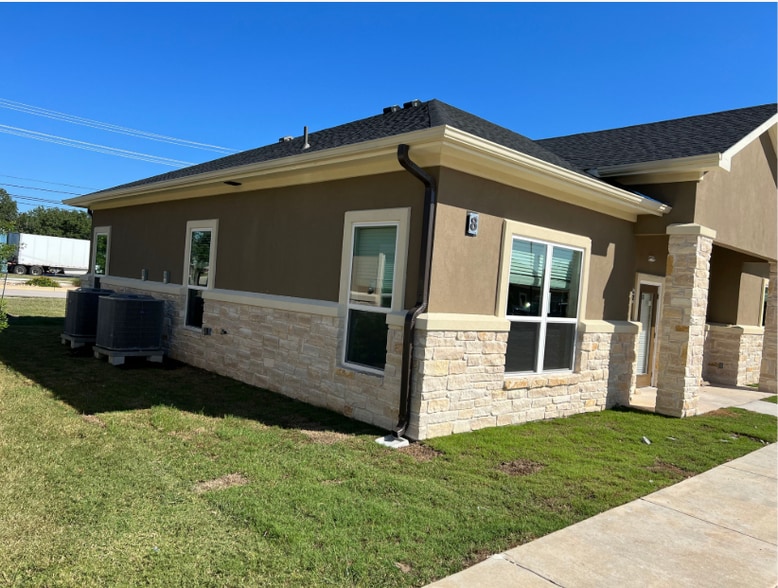 More Photos Of 1640 Highland Falls Dr, Leander Office For Lease