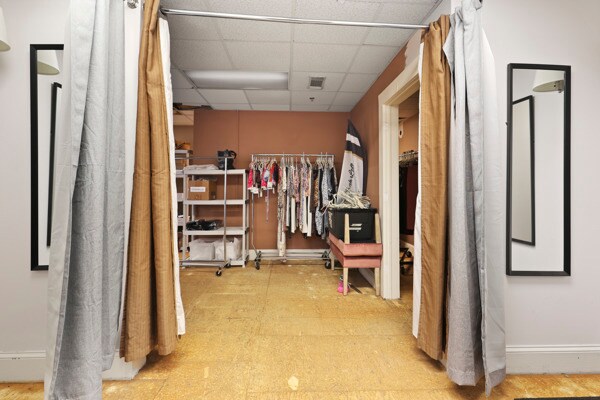 More Photos Of 317 W Broughton St, Savannah Storefront Retail Office For Lease