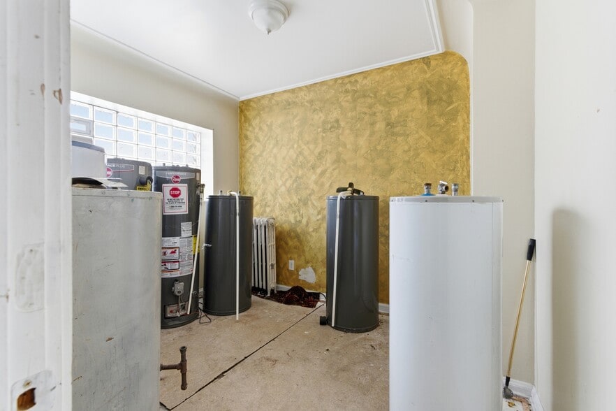 More Photos Of 4026 W McNichols Rd, Detroit Flex For Sale