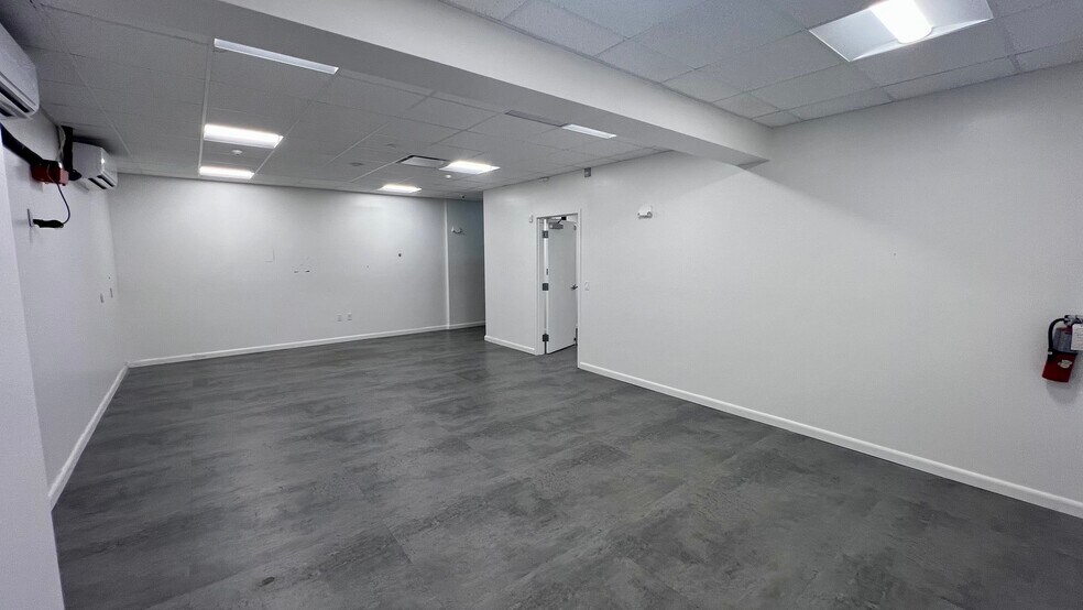 More Photos Of 2409 S Macdill Ave, Tampa Freestanding For Lease