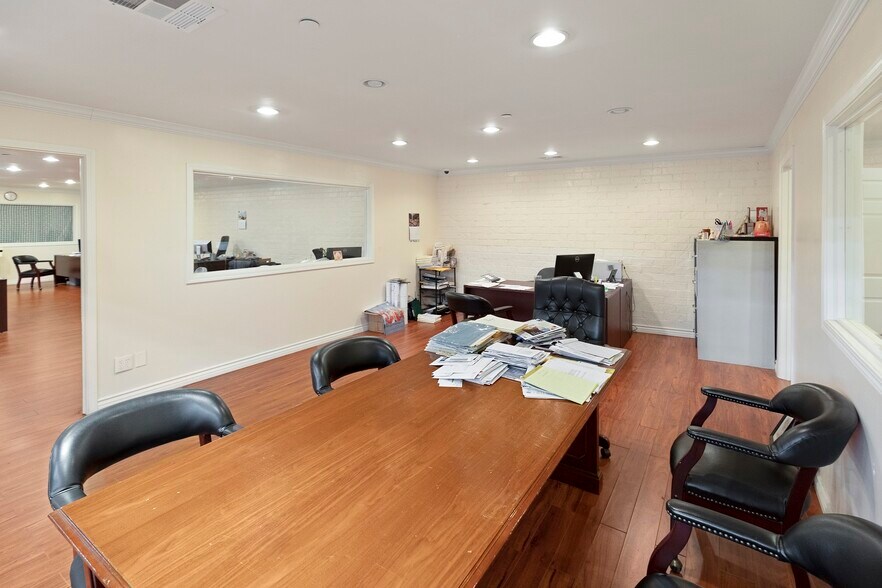 More Photos Of 1668 E 40th Pl, Los Angeles Manufacturing For Lease