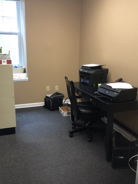 More Photos Of 680 Village Ter NE, Marietta Medical For Lease