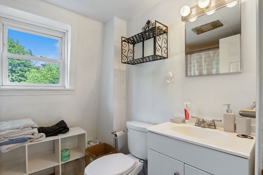 More Photos Of 140 Green St, Somersworth Apartments For Sale