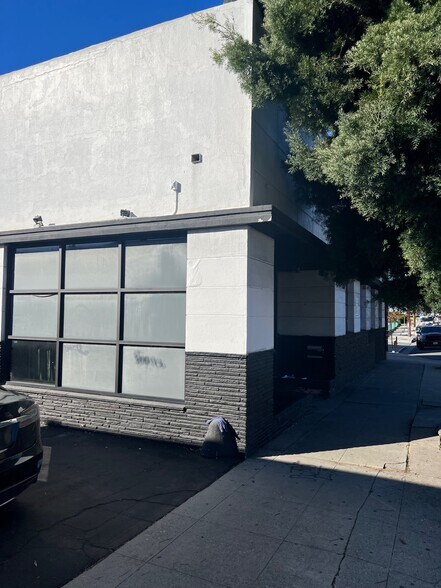 More Photos Of 4440 York Blvd, Los Angeles Manufacturing For Lease