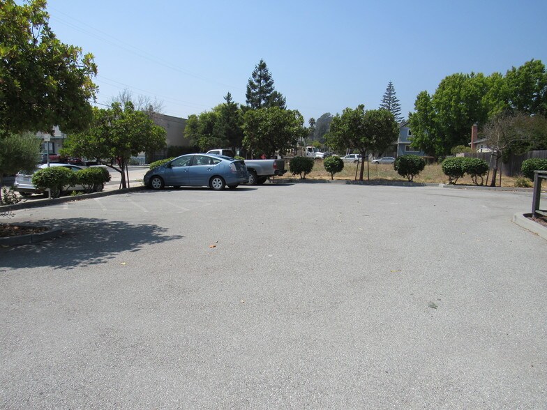 More Photos Of 1642 Mission St, Santa Cruz Freestanding For Lease