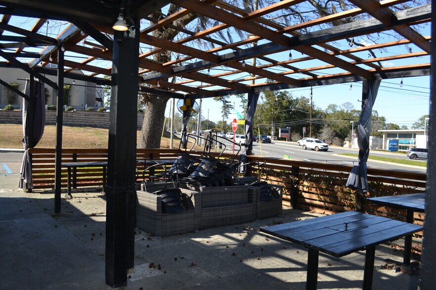 More Photos Of 2205 Apalachee Pky, Tallahassee Restaurant For Sale