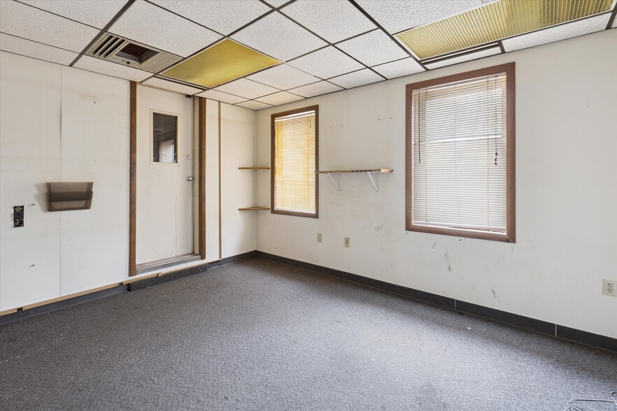 More Photos Of 211 Lee St, Saginaw Manufacturing For Sale