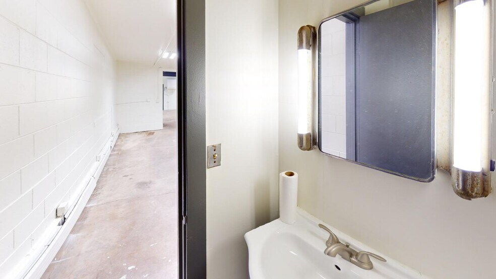 More Photos Of 50 E Palatine Rd, Palatine Storefront Retail Office For Lease