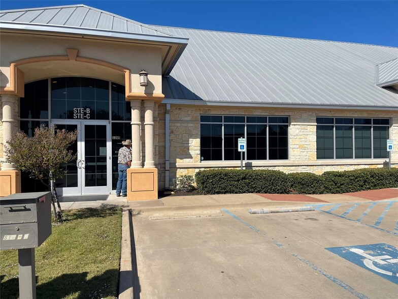 Primary Photo Of 1200 Crawford Ave, Granbury Medical For Lease