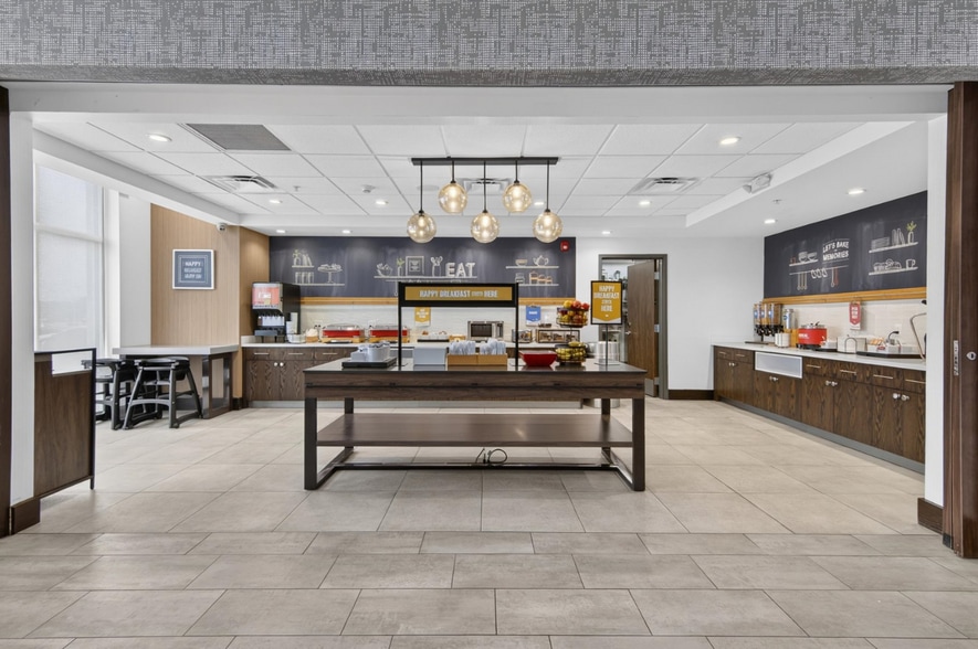 More Photos Of 1335 S Main St, Adrian Hotel For Sale