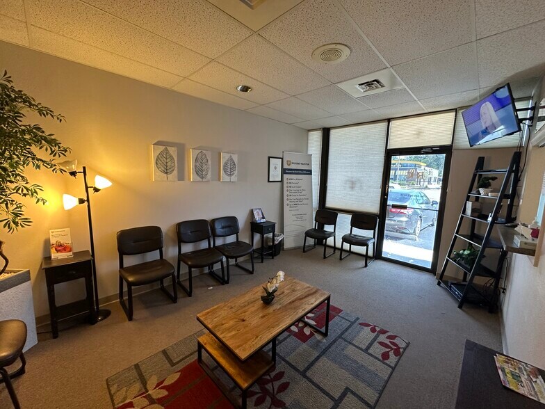 More Photos Of 3801 Bee Ridge Rd, Sarasota Storefront For Sale