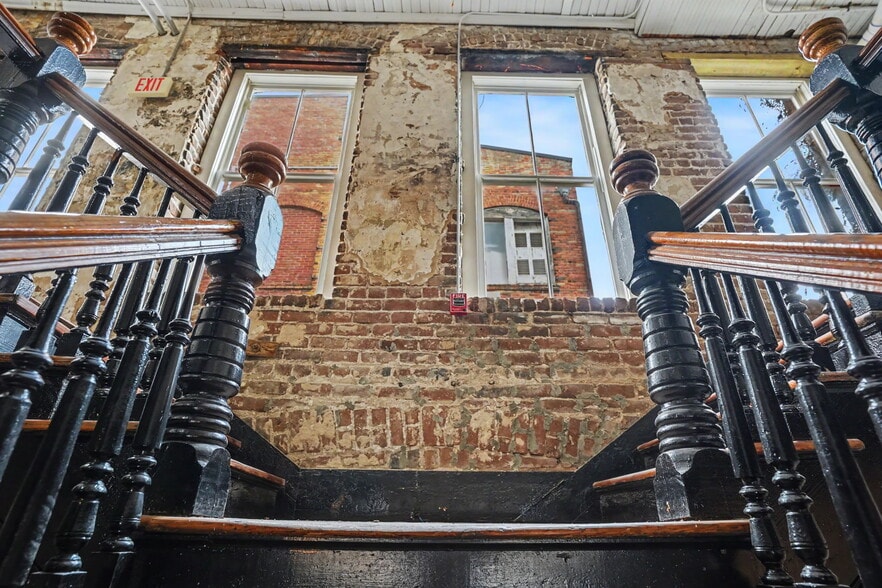 More Photos Of 318 W Broughton St, Savannah Storefront Retail Residential For Lease