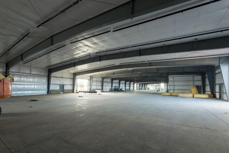 More Photos Of 2020 SW Deerhound Ave, Redmond Warehouse For Lease