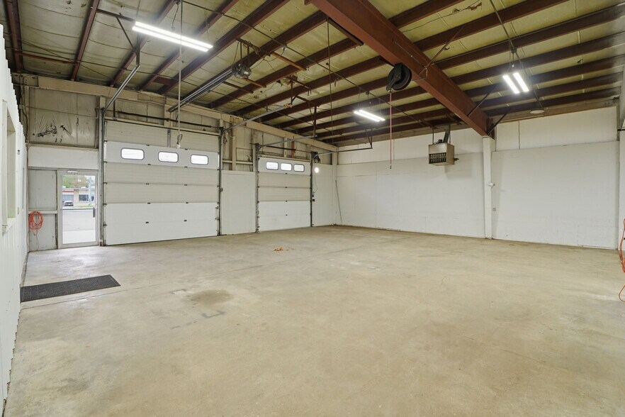 More Photos Of 3499 E Main St, Kalamazoo Auto Repair For Lease