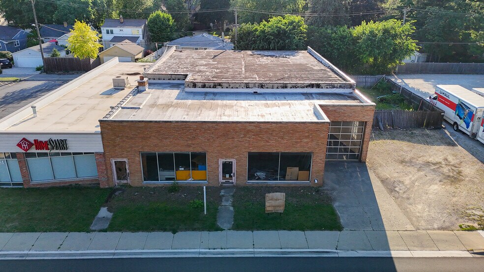 More Photos Of 655 N Washington St, Naperville Service For Sale