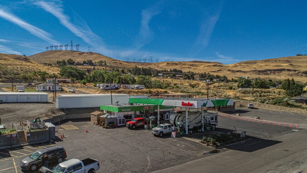 More Photos Of 606 E 1st, Rufus Convenience Store For Sale