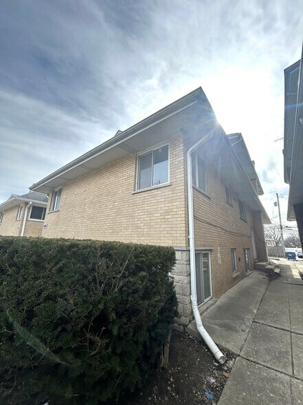 More Photos Of 3420 Warren Ave, Bellwood Apartments For Sale