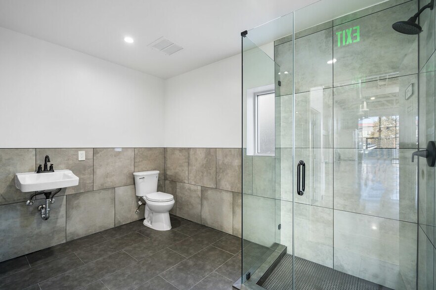 More Photos Of 1802-1808 El Camino Real, Redwood City General Retail For Lease