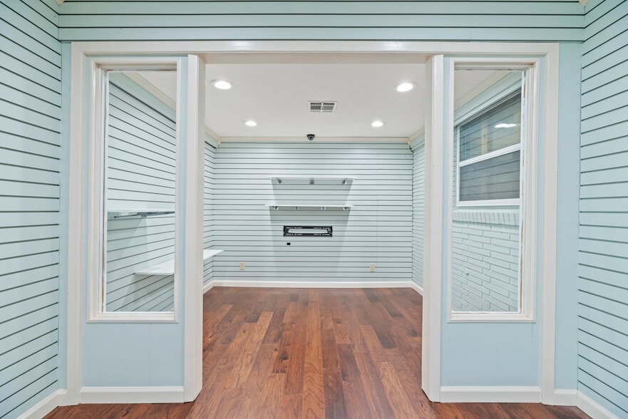 More Photos Of 1001 Avenue A, Katy Storefront Retail Office For Lease