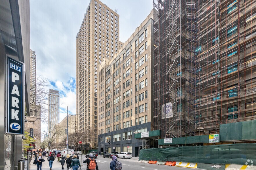 More Photos Of 33 W 60th St, New York Coworking Space