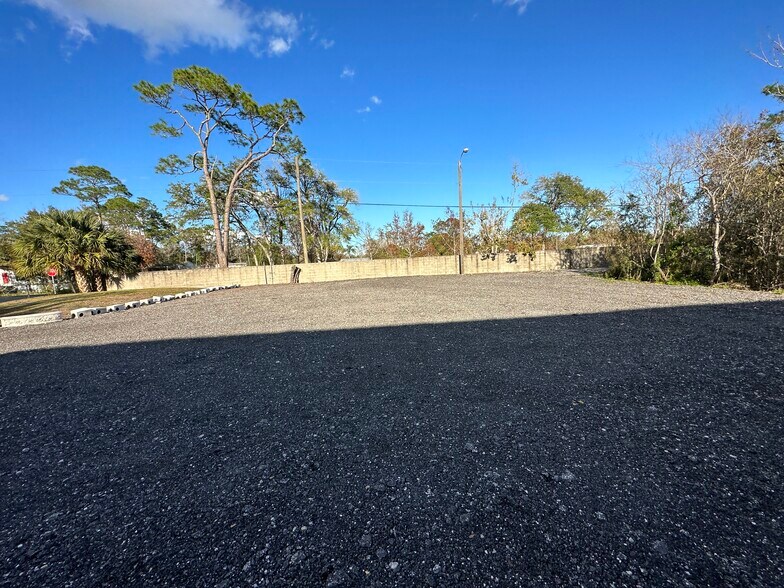More Photos Of 18715 Colonial Dr, Orlando Warehouse For Lease