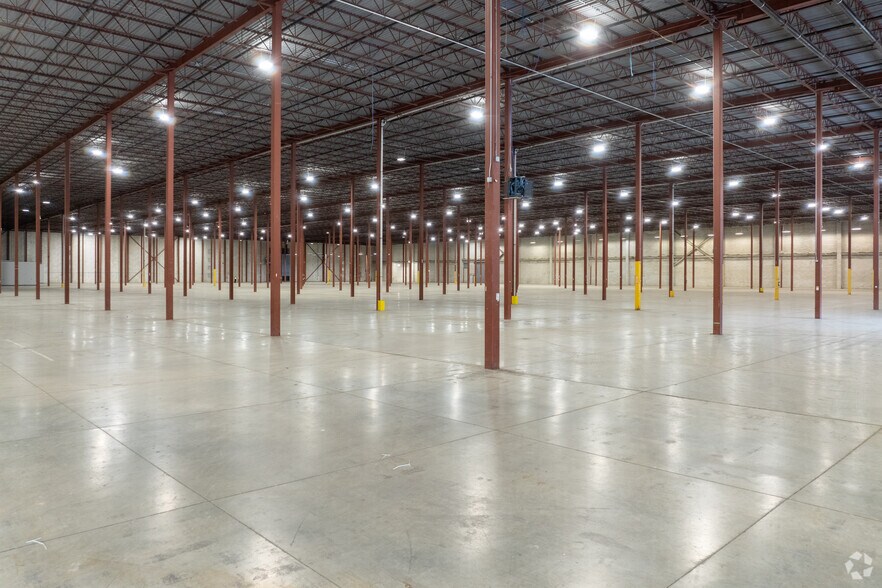 More Photos Of 88 Foster Cres, Mississauga Distribution For Lease