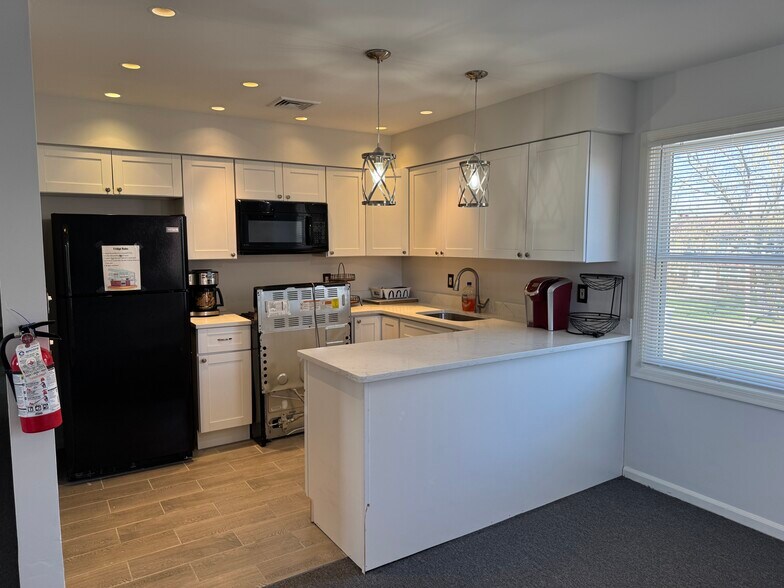 More Photos Of 1045 Sally Ike Rd, Brick Medical For Lease