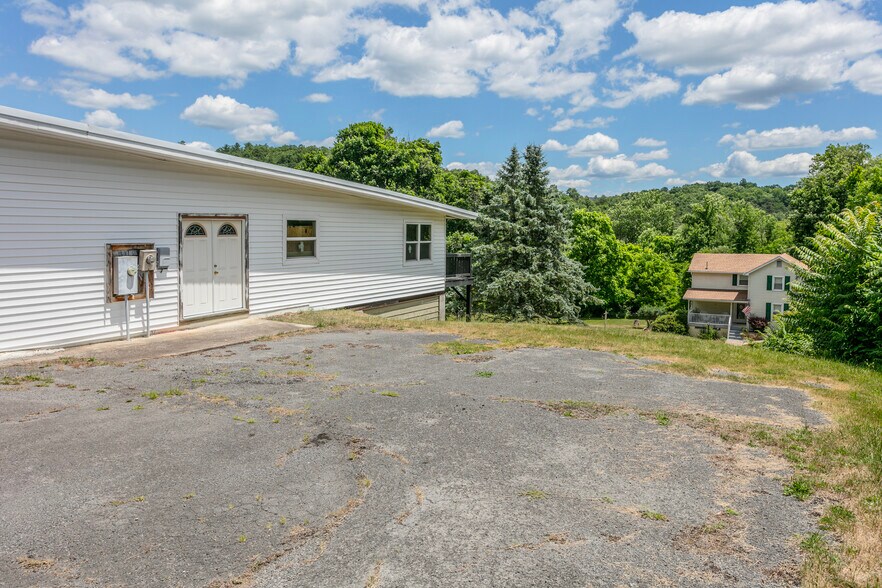 More Photos Of 13100 Bedford Rd NE, Cumberland Light Manufacturing For Sale