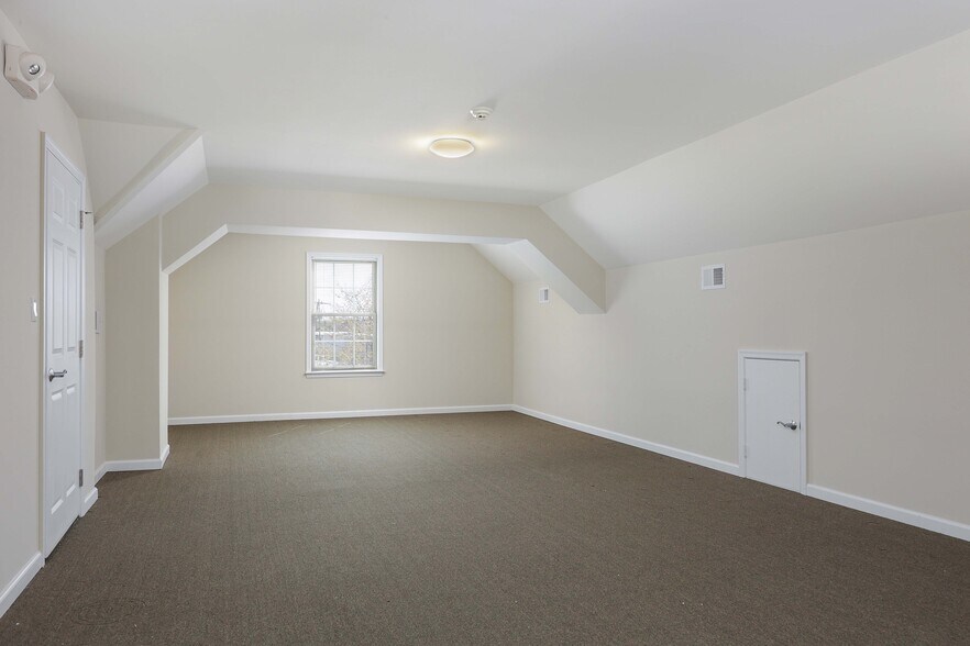 More Photos Of 12 Robbins Pky, Toms River Office For Sale