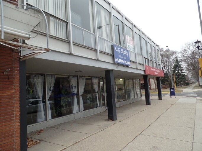 More Photos Of 3100 S Oak Park Ave, Berwyn Office For Sale