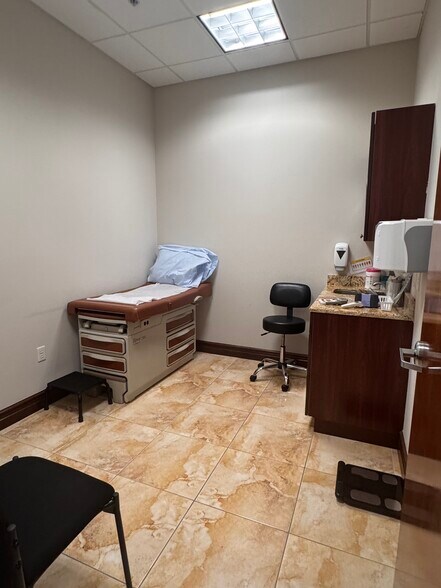 More Photos Of 14131 Metropolis Ave, Fort Myers Medical For Lease
