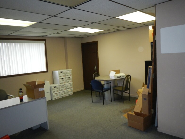 More Photos Of 2300 Edinburgh Rd, Waterford Industrial For Sale