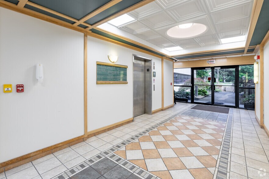 More Photos Of 1600 Saint Georges Ave, Rahway Office For Lease