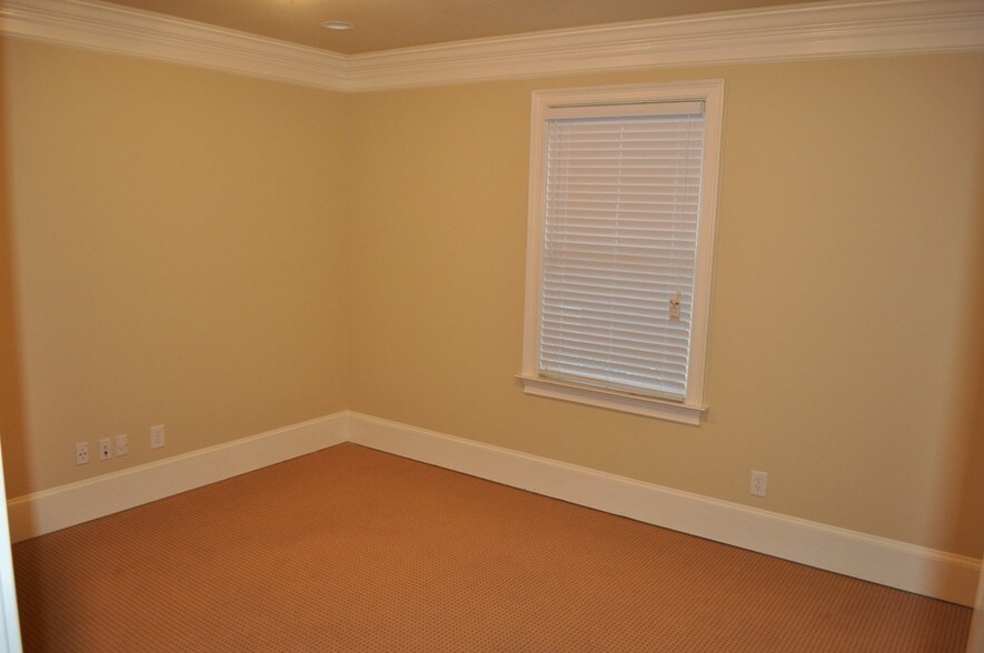 More Photos Of 4330 S Lee St, Buford Medical For Lease