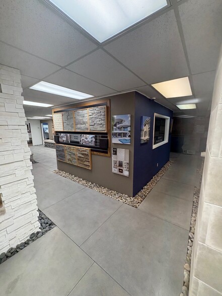 More Photos Of 2862-2898 NW 79th Ave, Miami Showroom For Lease