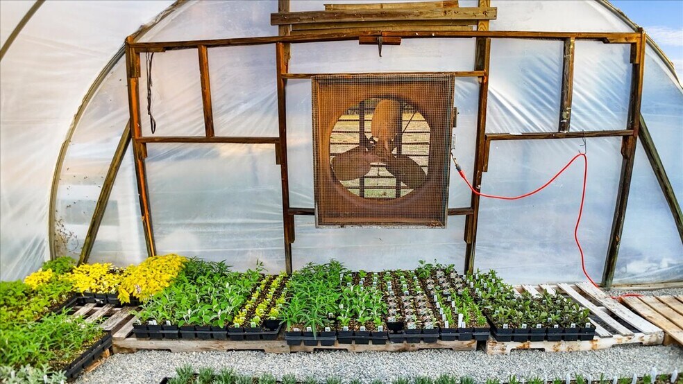 More Photos Of 1356 Coopers Cove Rd, Hardy Specialty For Sale