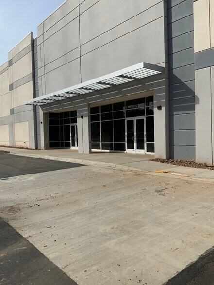 More Photos Of 933 Ellis Rd, Durham Distribution For Lease