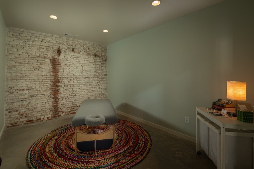 More Photos Of 160 Tracy St, Athens Flex For Lease