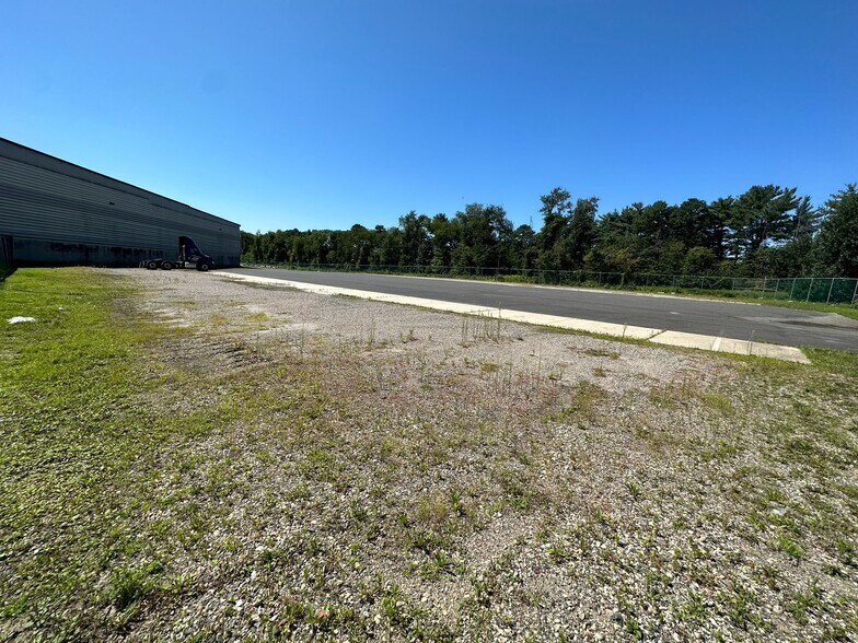 More Photos Of 1515 Burnt Mill Rd, Cherry Hill Distribution For Lease