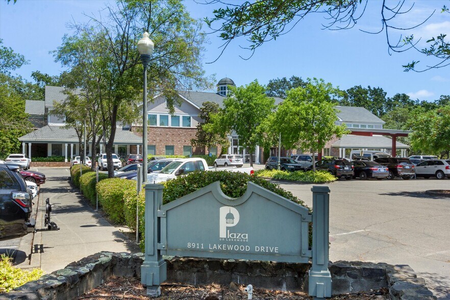 More Photos Of 8911 Lakewood Dr, Windsor Medical For Lease