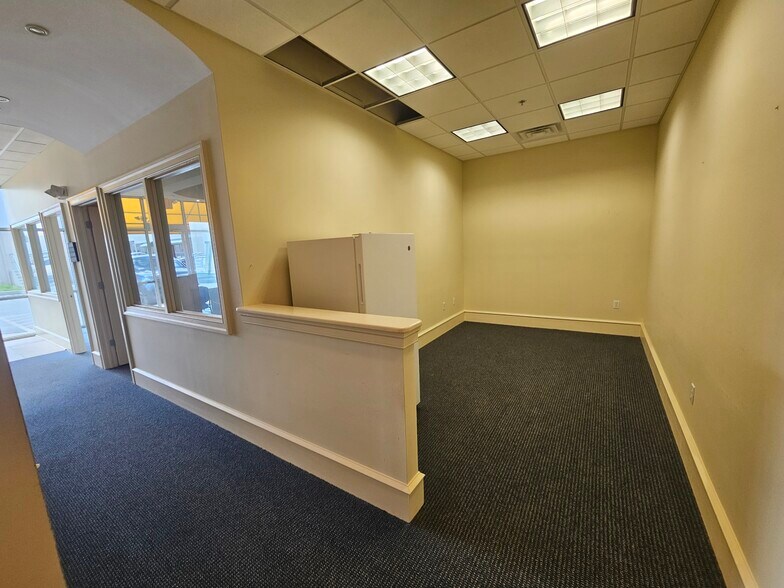 More Photos Of 833 Lincoln Ave, West Chester Light Distribution For Sale