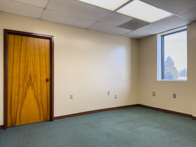 More Photos Of 1679 E State Route 29, Urbana Showroom For Sale